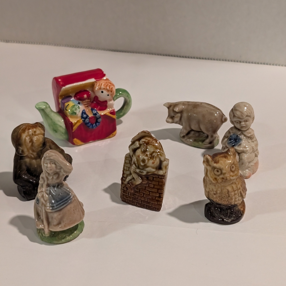 6 Vintage Wade Red Rose Tea Ceramic Animal Figurine.